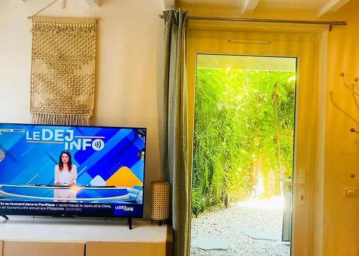 Serenity - Garden Calm & Air Conditioning Downtown Apartment