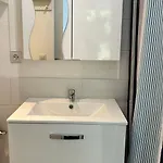 Serenity - Garden Calm & Air Conditioning Downtown Apartment *