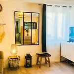 Serenity - Garden Calm & Air Conditioning Downtown 公寓 *