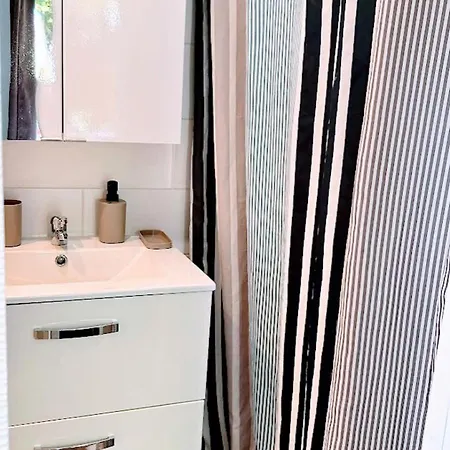 Apartment Serenity - Garden Calm & Air Conditioning Downtown *