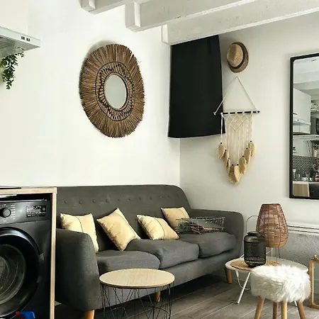 Charming Apartment Downtown - Private Garden & Ac - Near Train Station & Airport *
