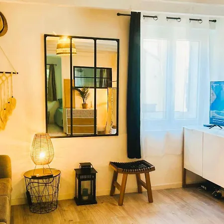 Serenity - Garden Calm & Air Conditioning Downtown Apartment *