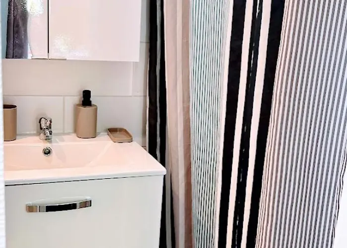 Apartamento Serenity - Garden Calm & Air Conditioning Downtown *